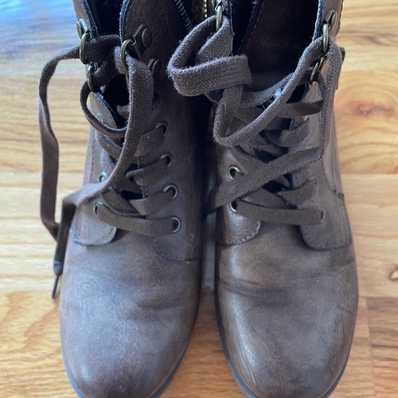 Brown boots - Picture 2 of 6